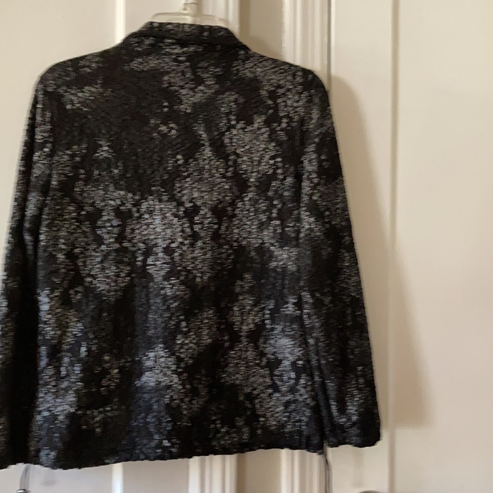 Woman’s jacket - Picture 2 of 7
